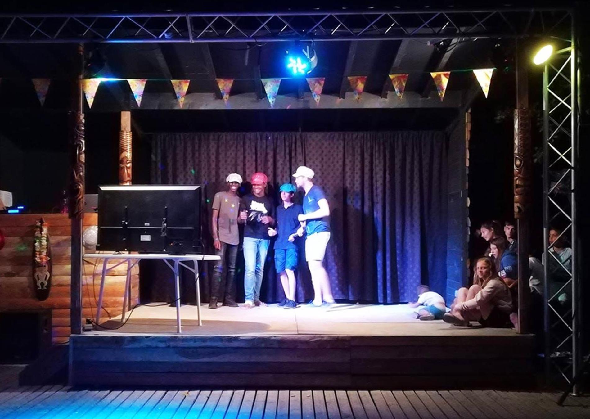 Camping Le Val De Cesse Mirepeisset 外观 照片