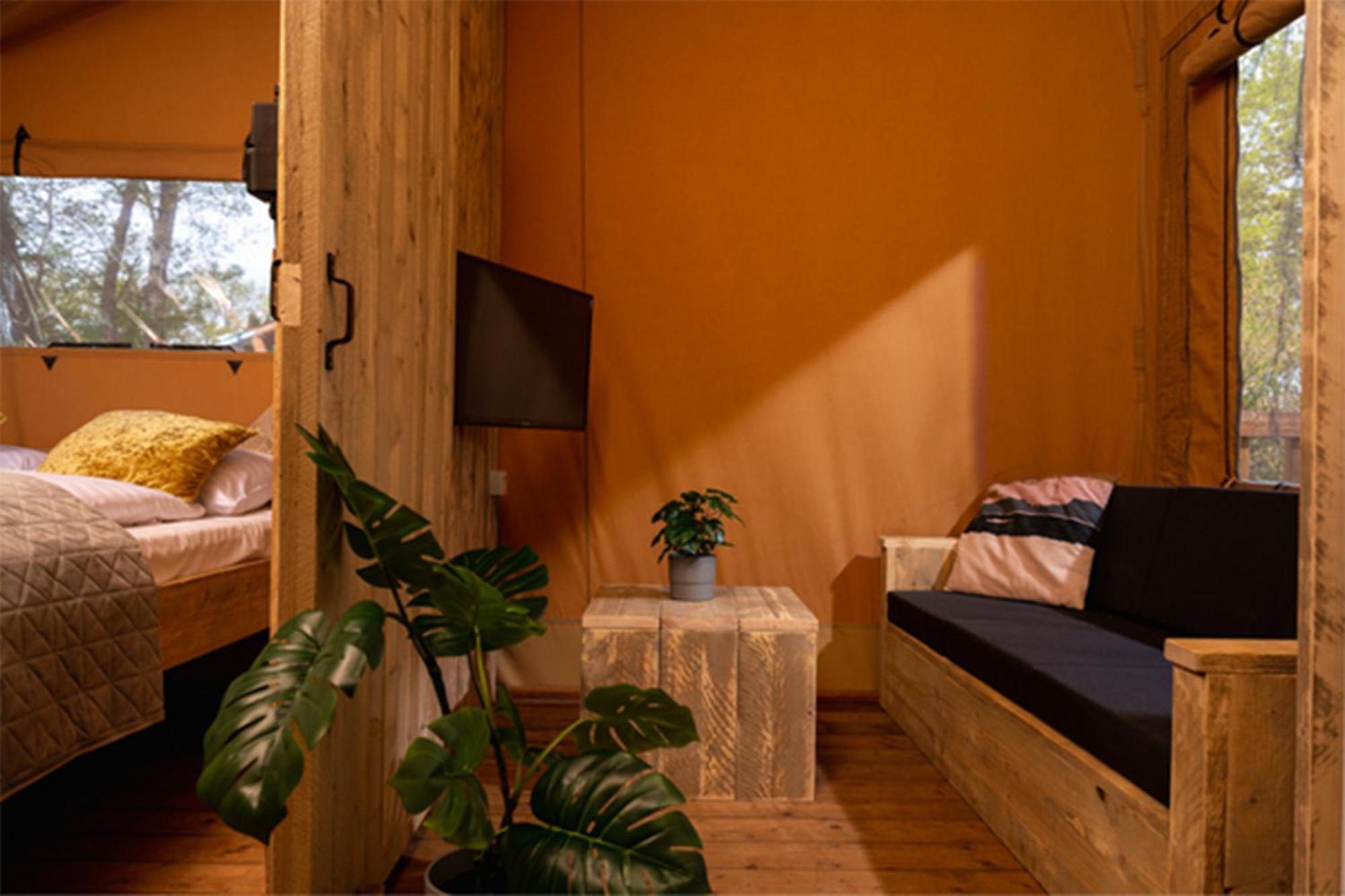 Camping Le Val De Cesse Mirepeisset 外观 照片